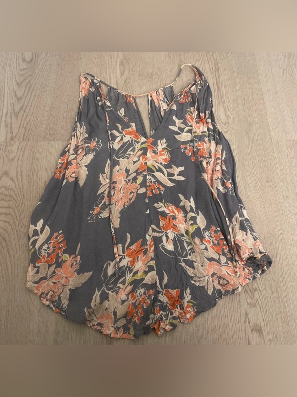 Sleeveless blouse size small